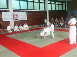Scheckübergabe im Dojo 1. JJJC Samurai Porz