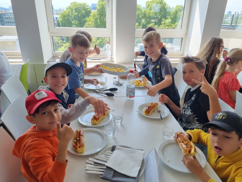 Kinder und Jugendliche des JuGz Glashütte zu Gast bei GenRe