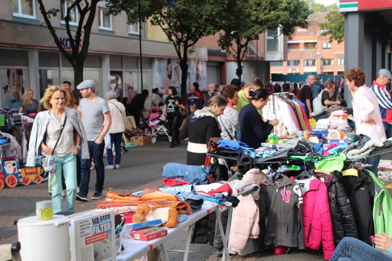 Flohmarkt des Bürgervereins Porz-Mitte im Rahmen des Herbstmarktes