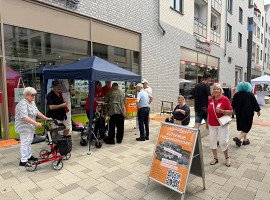 Unterschriftenaktion für eine autofreie Fußgängerzone beim "Porzer Frühling"